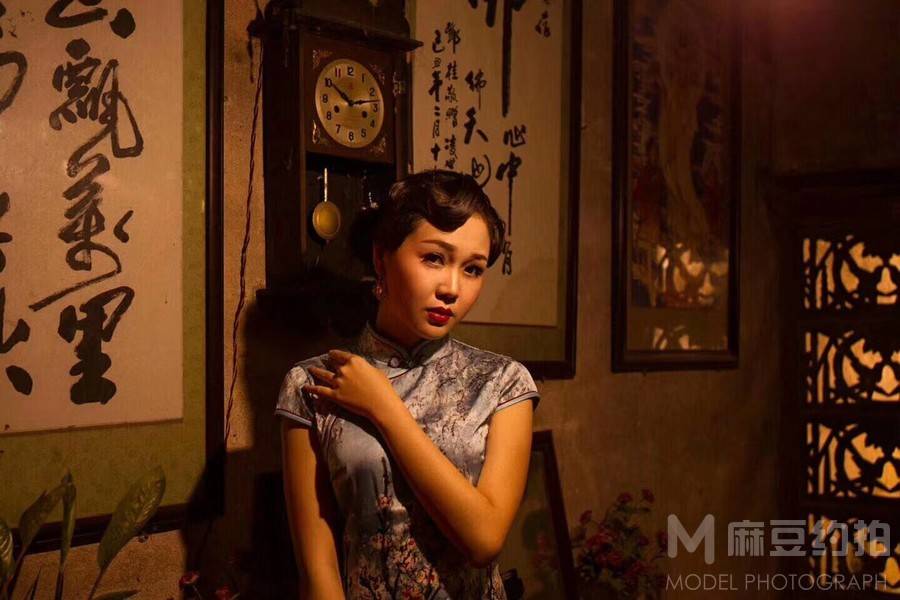 情绪模特