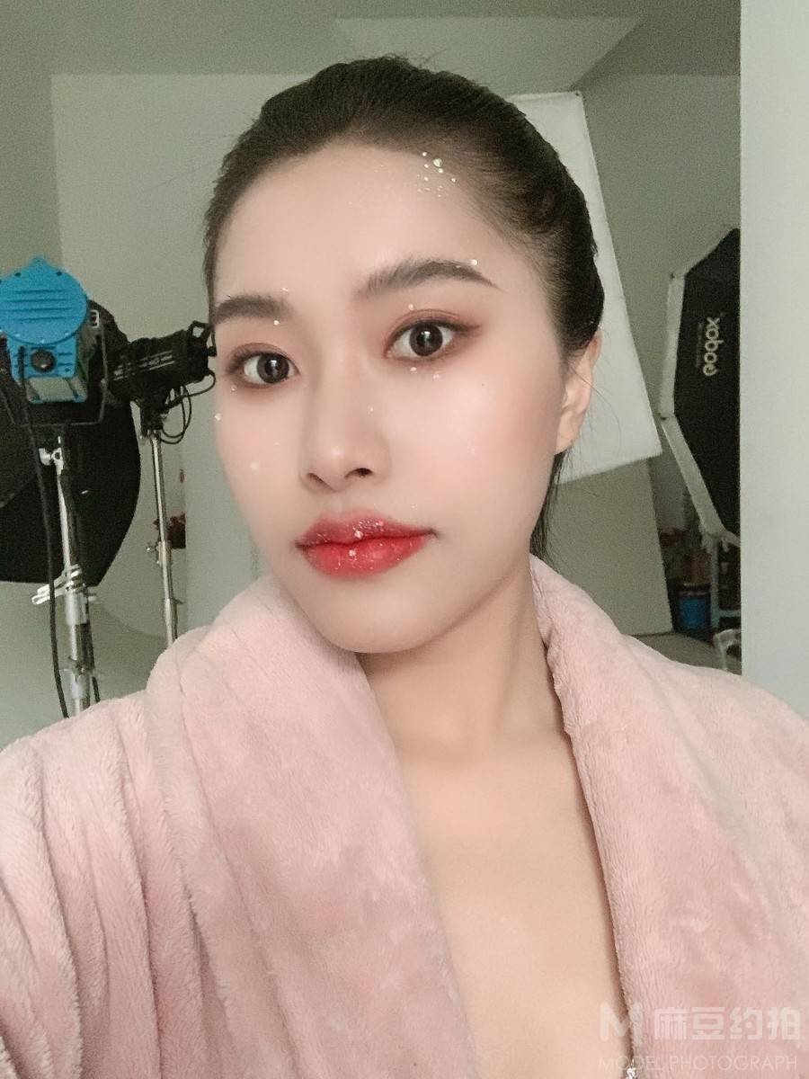 妆容模特
