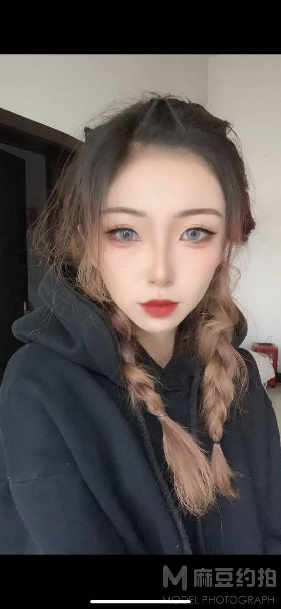 黑白模特