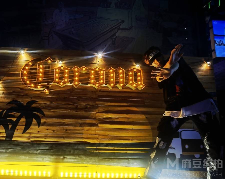 黑白模特