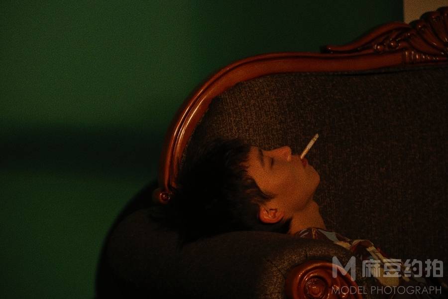 情绪模特