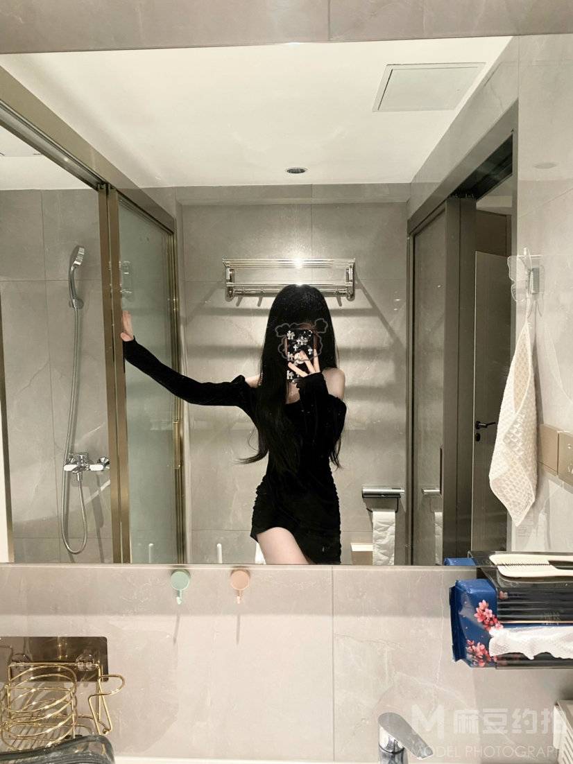 黑白模特