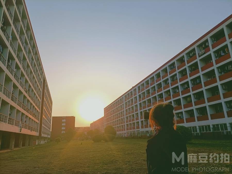 校园模特