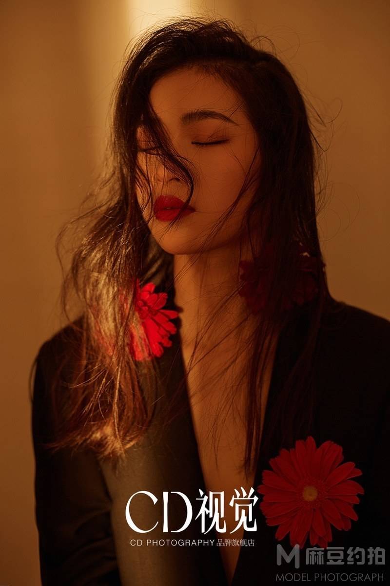 情绪模特