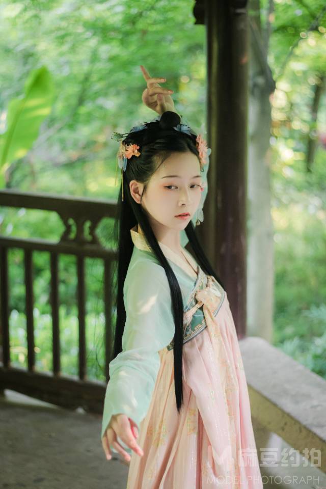 汉服模特