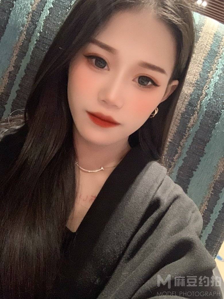 黑白模特