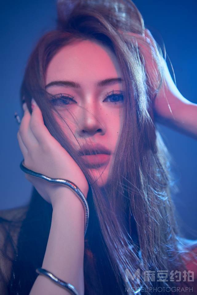 情绪模特