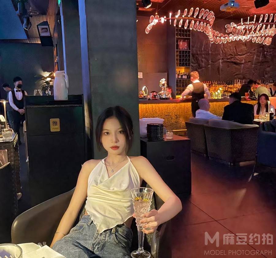 黑白模特