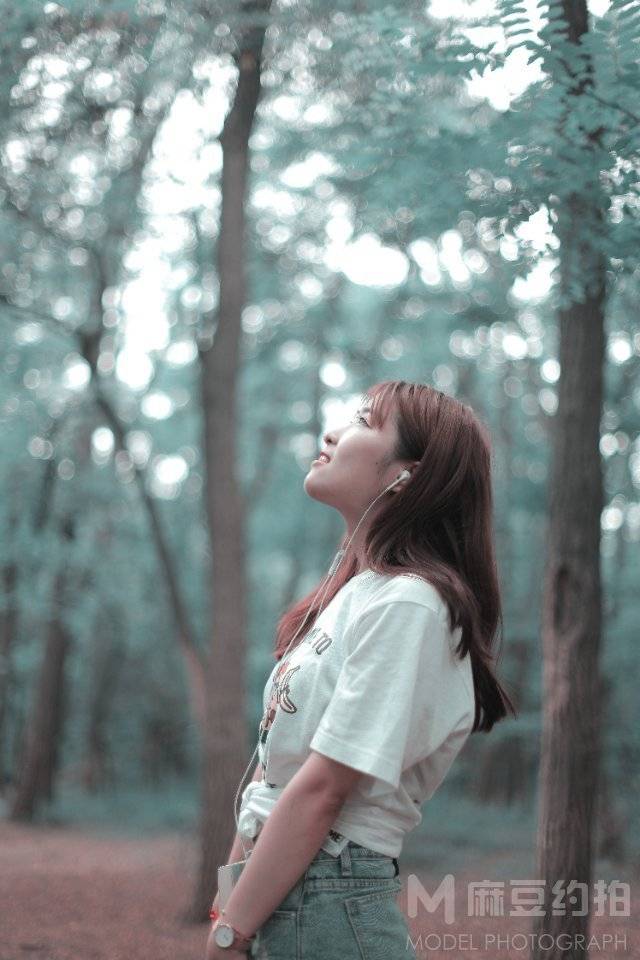 情绪模特