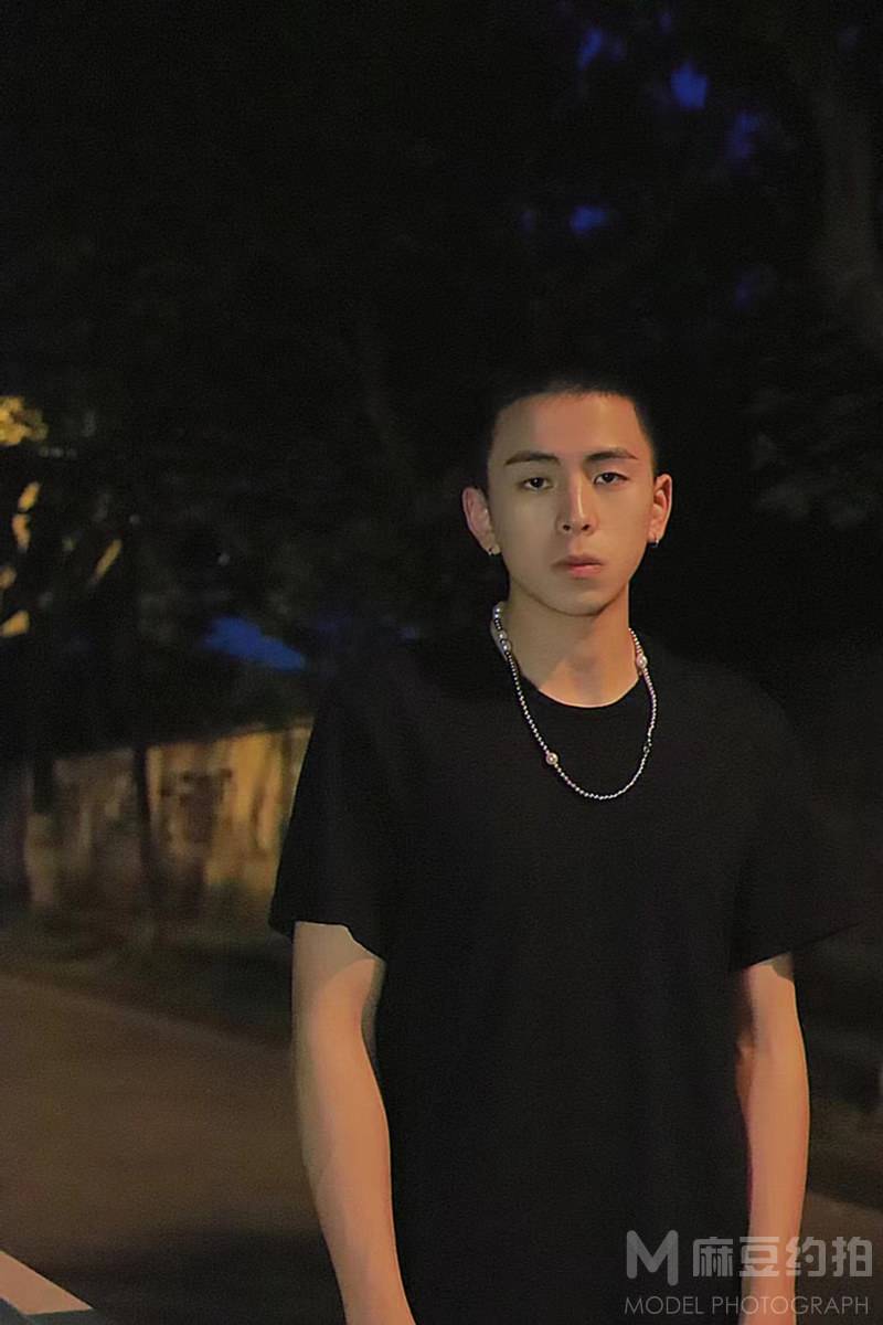 黑白模特