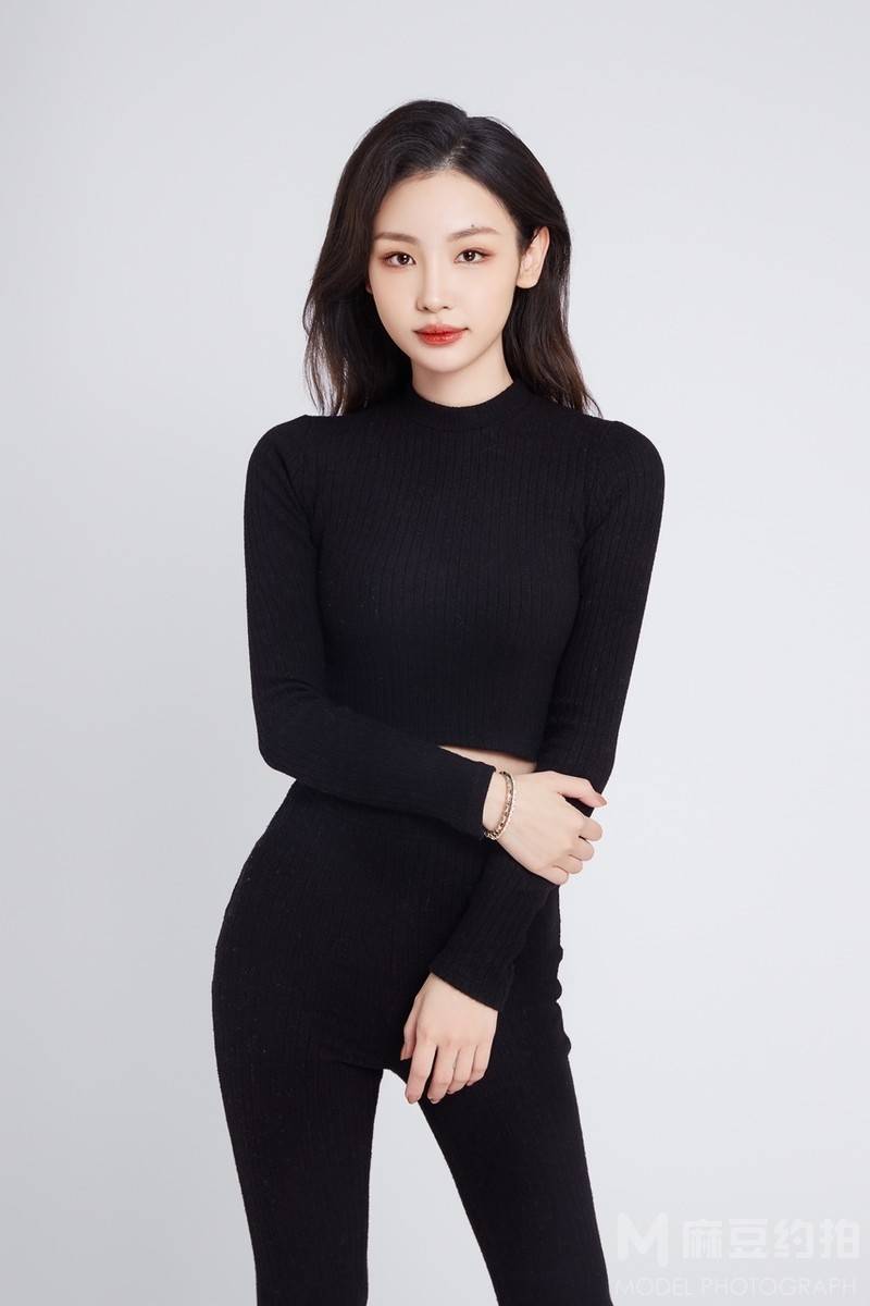 黑白模特