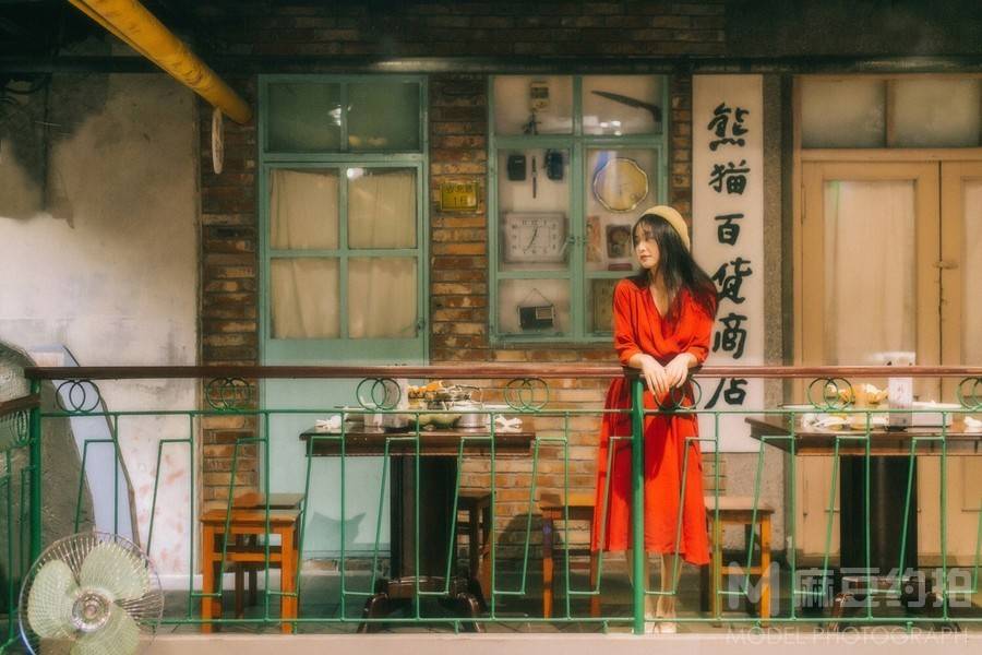 情绪模特
