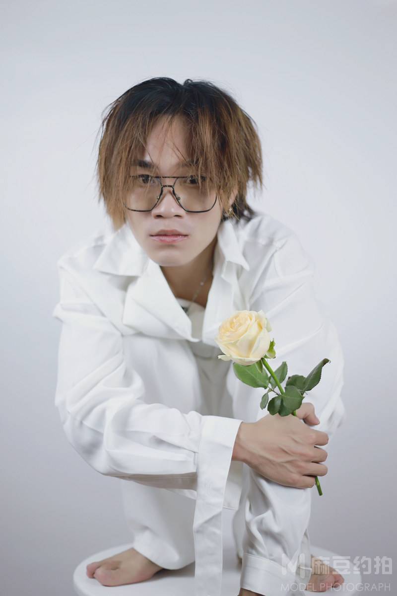 情绪模特