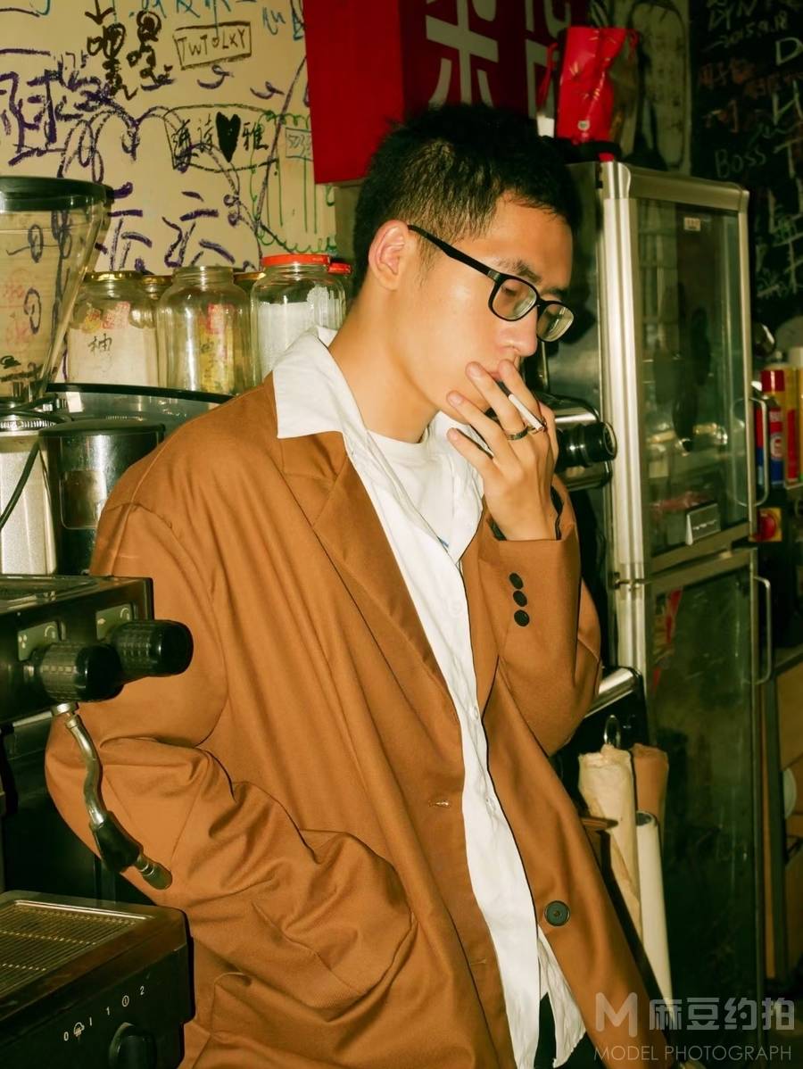情绪模特