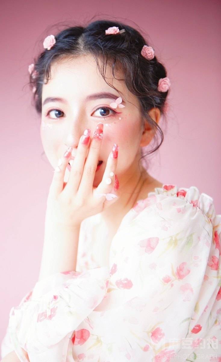 妆容模特