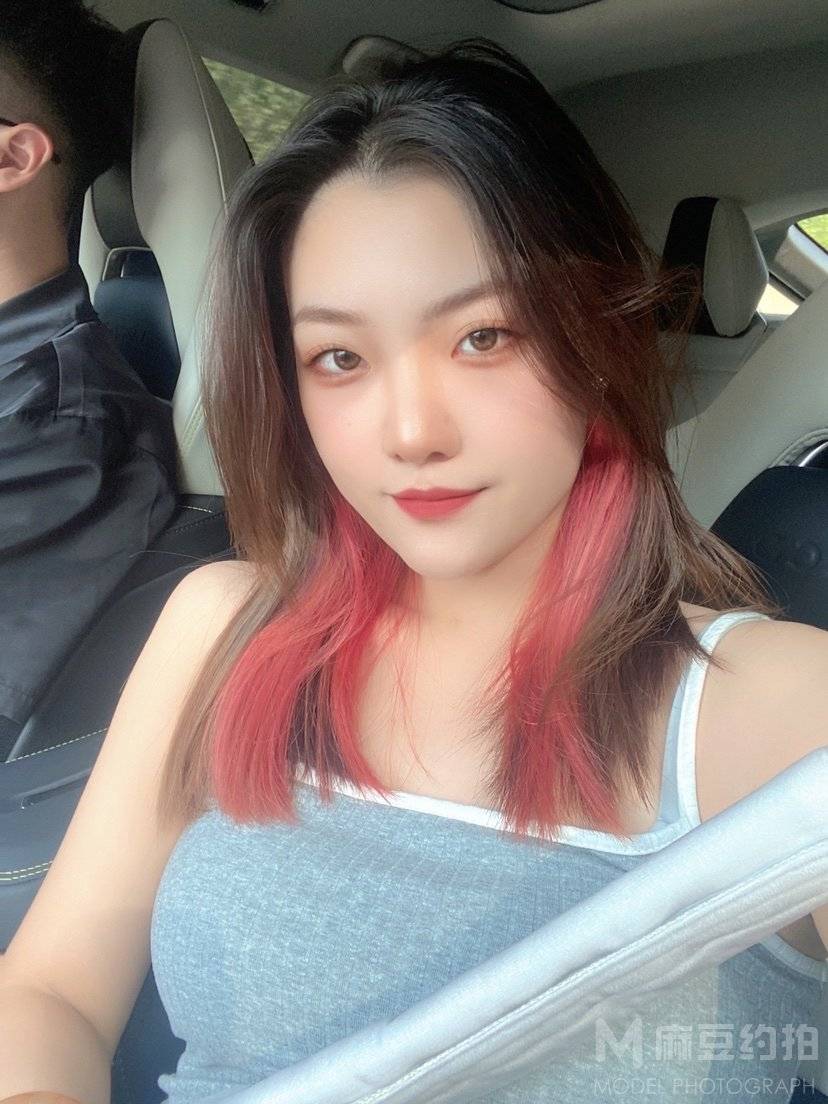 黑白模特