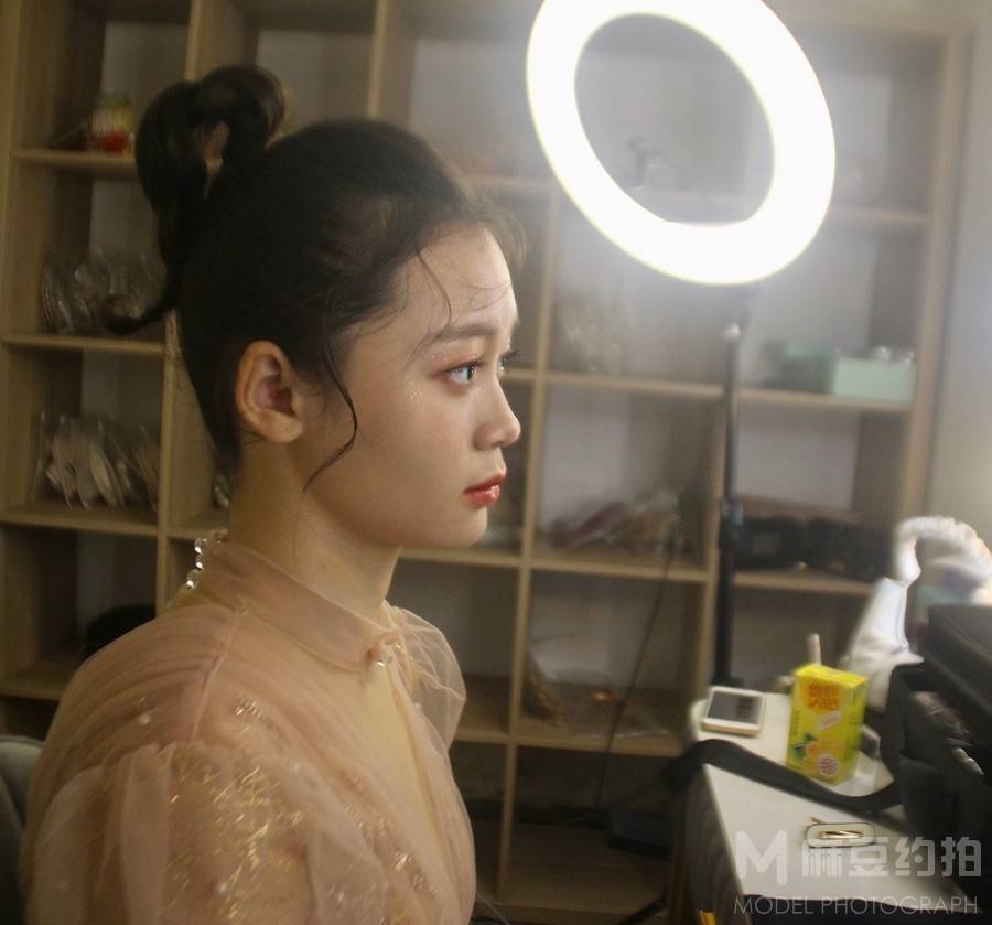 妆容模特