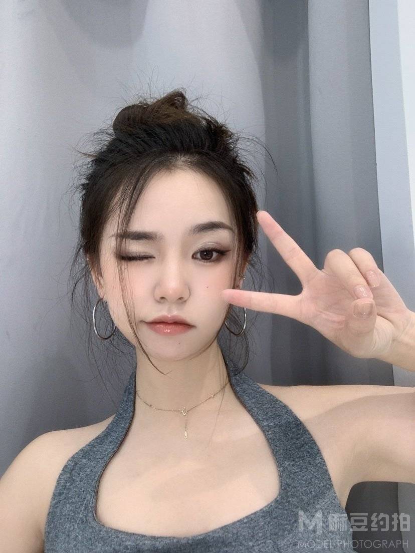妆容模特