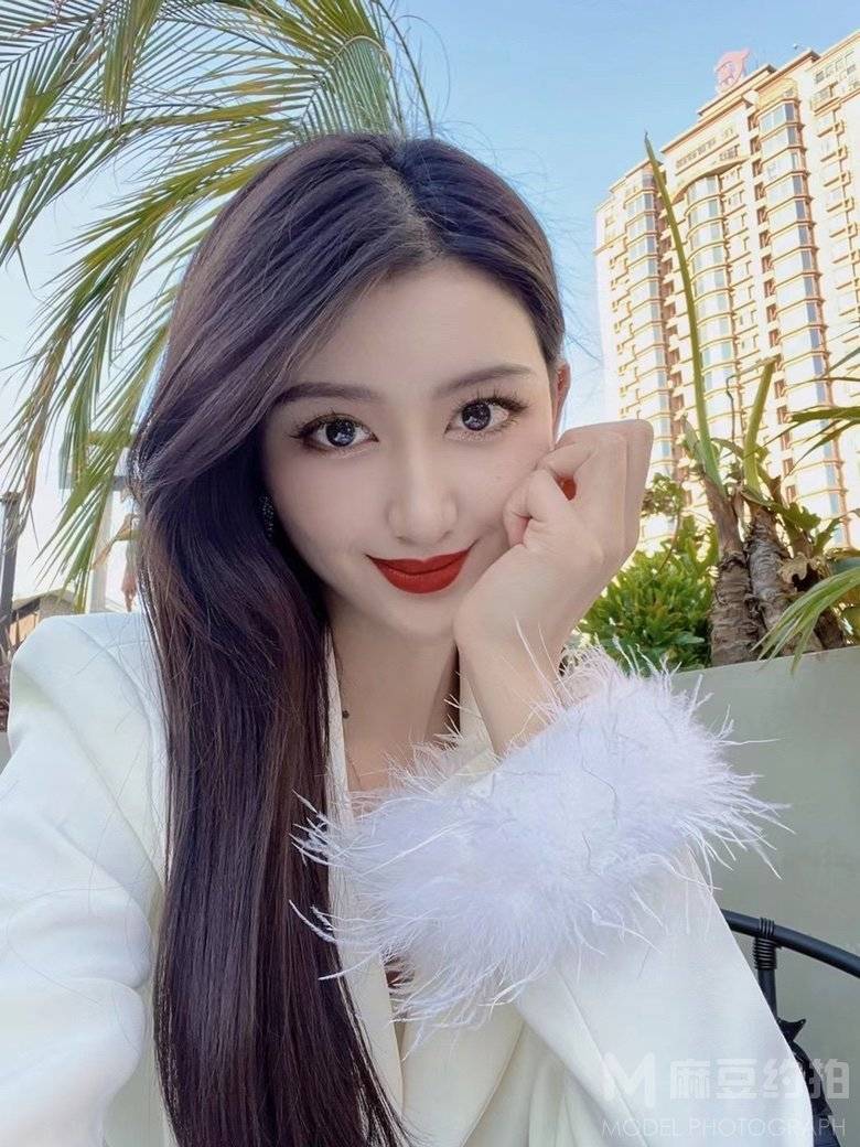 黑白模特