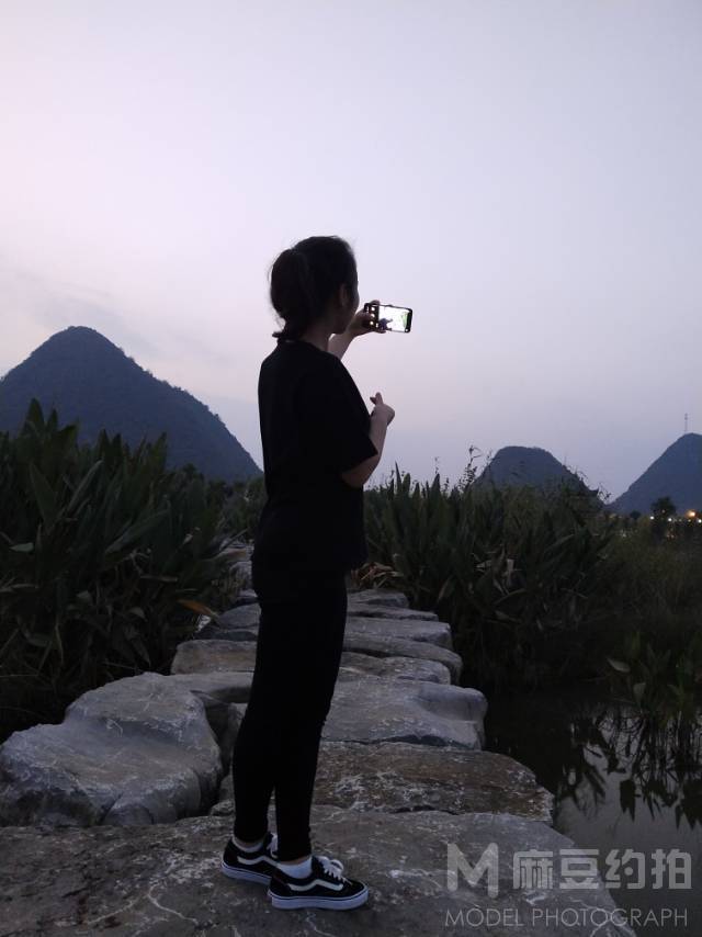 情绪模特