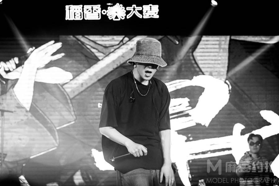黑白模特