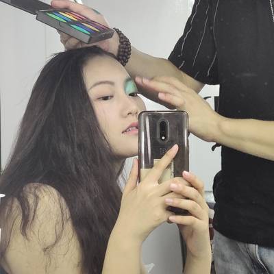 情绪模特