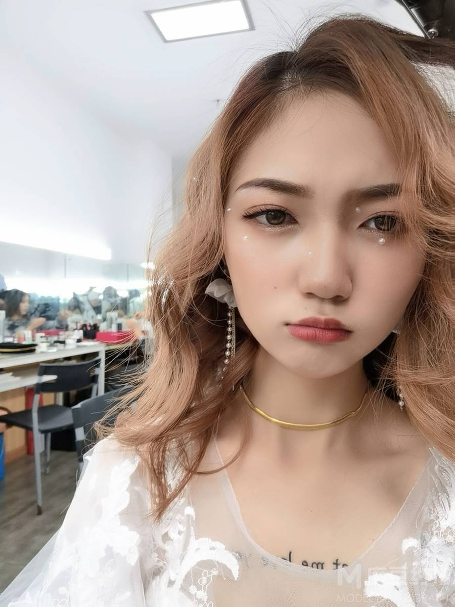 黑白模特
