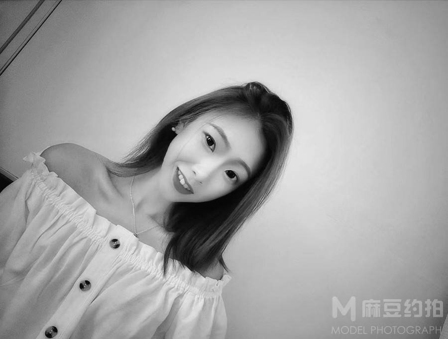 黑白模特
