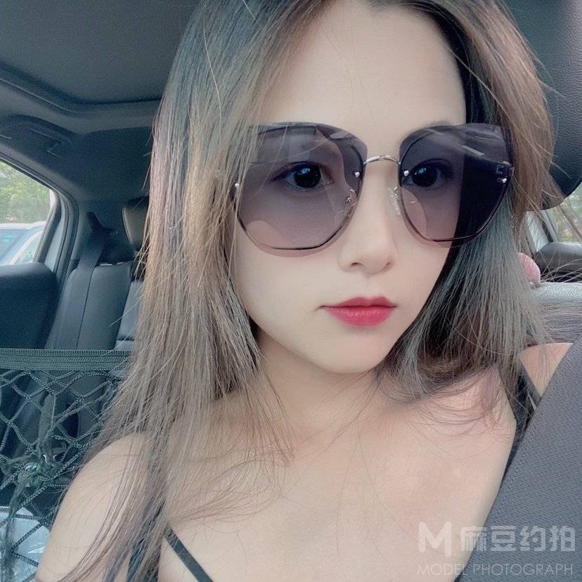 黑白模特