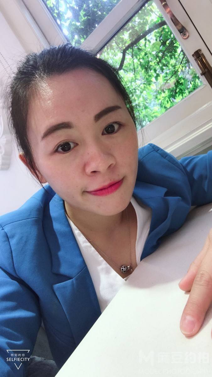 黑白模特