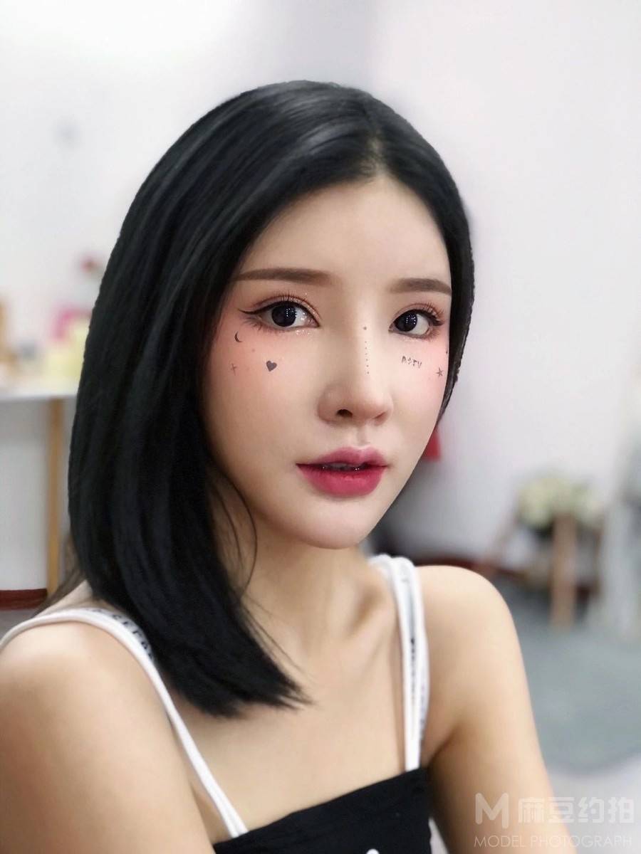 妆容模特