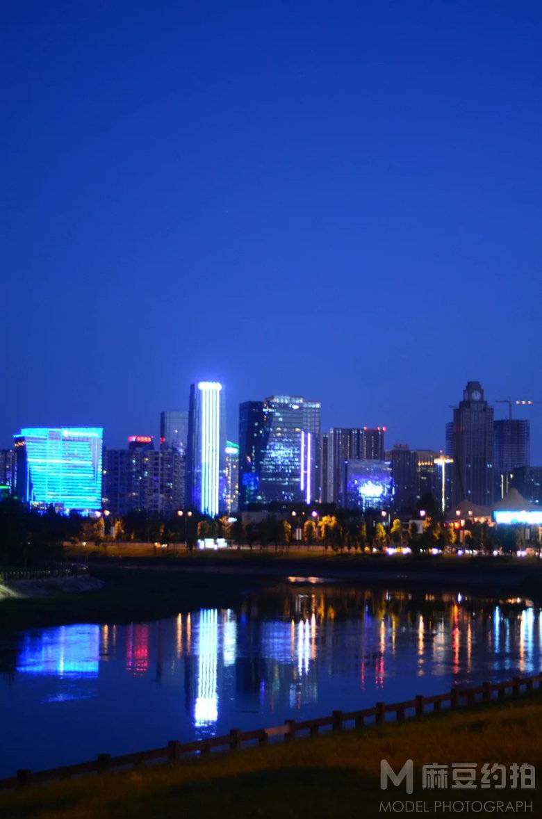 夜景模特