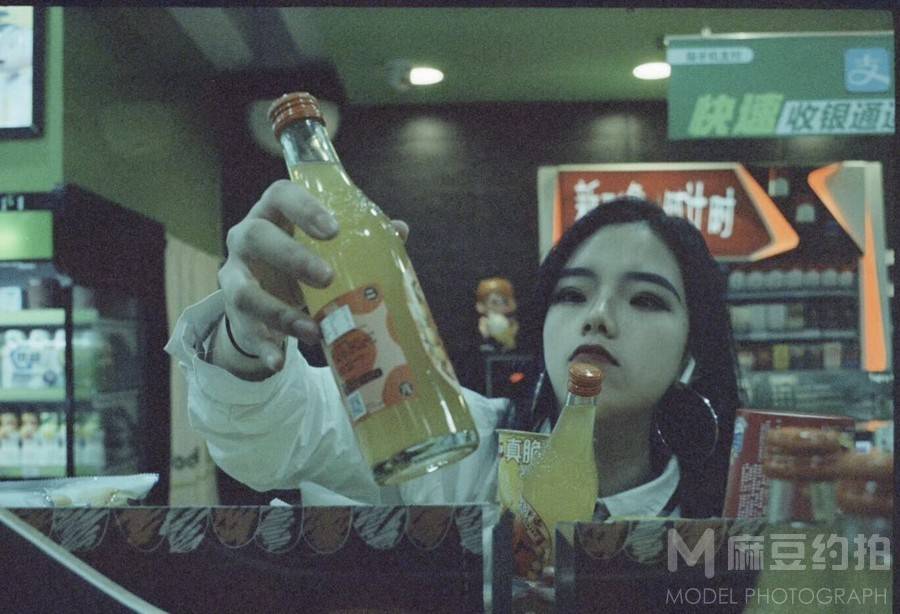 情绪模特