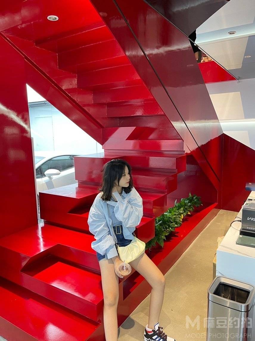 情绪模特
