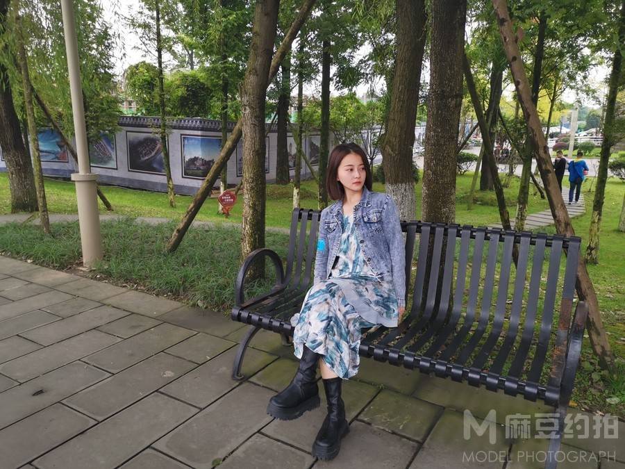 情绪模特