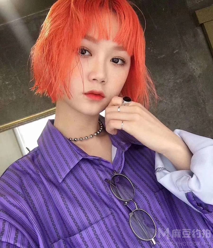 情绪模特