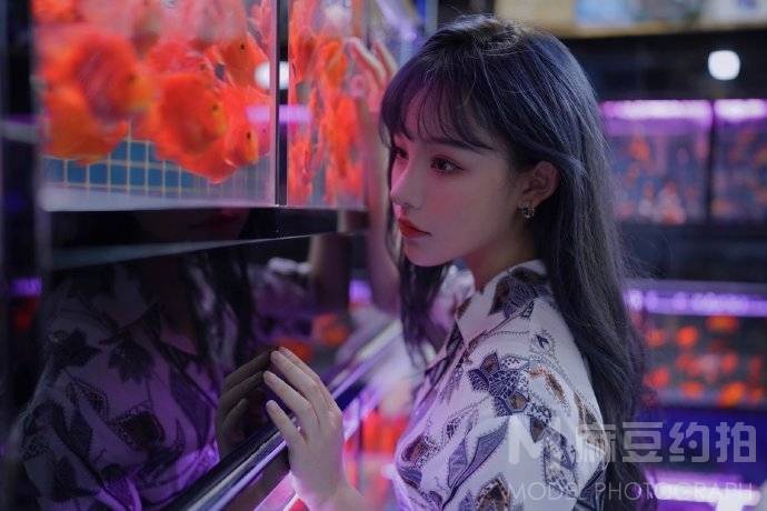 情绪模特