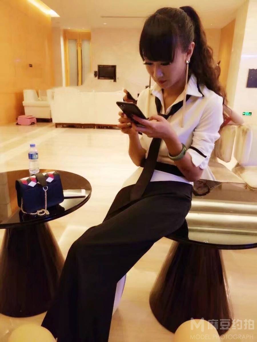 妆容模特