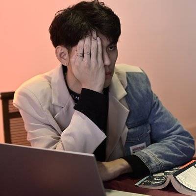 情绪模特