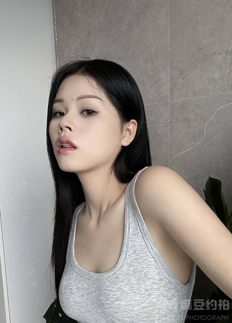 黑白模特