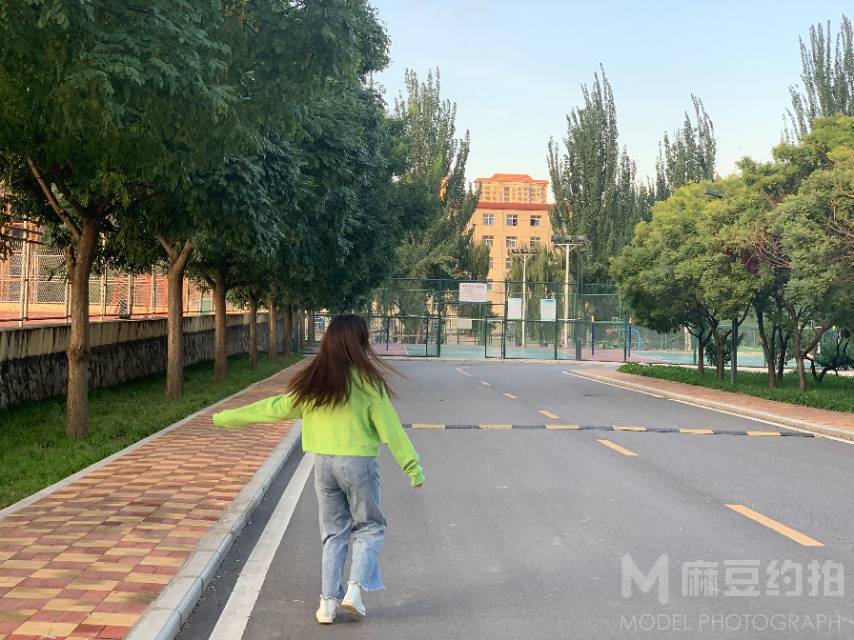 校园模特