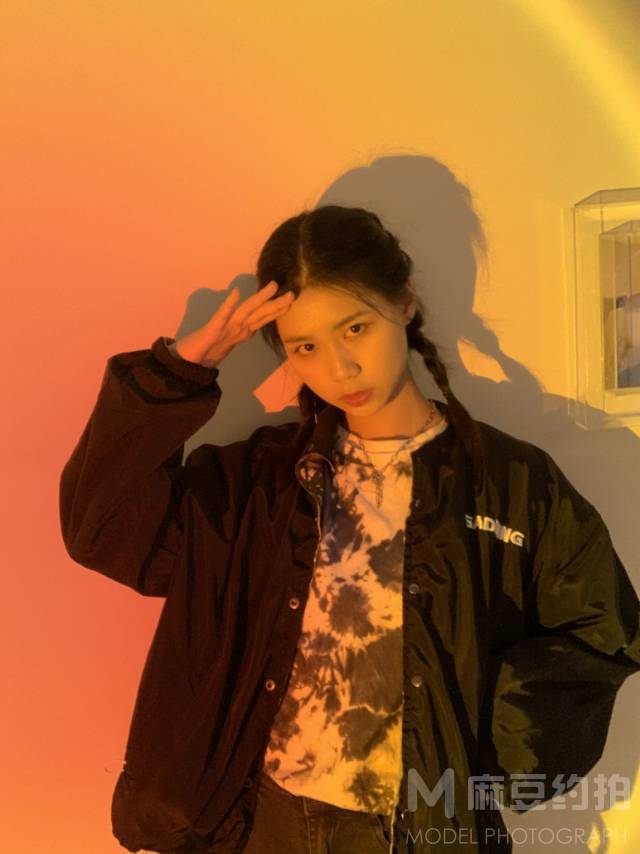 情绪模特