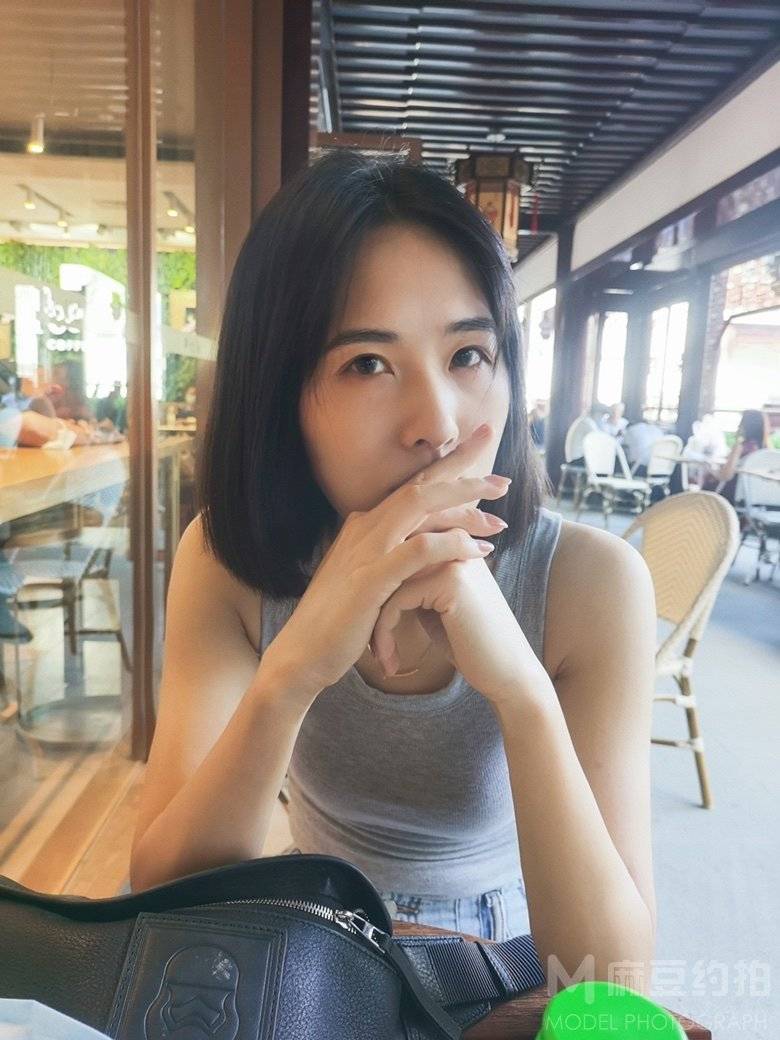 黑白模特