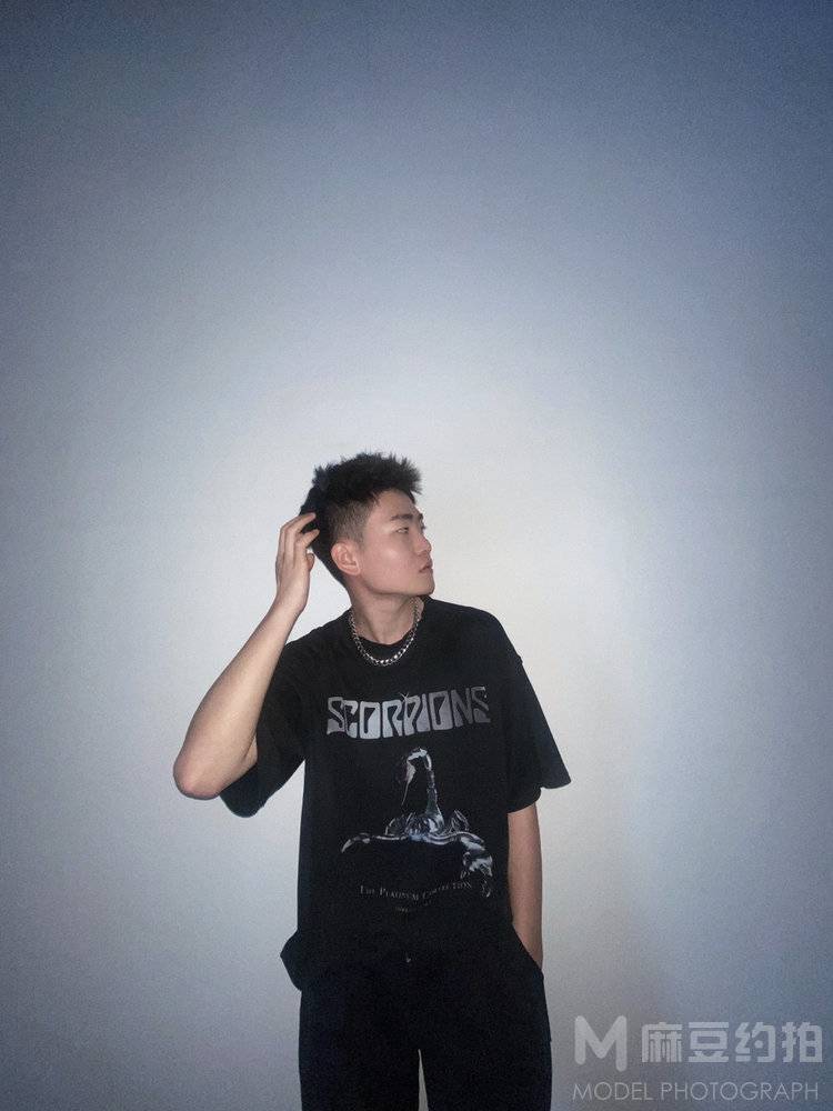 情绪模特