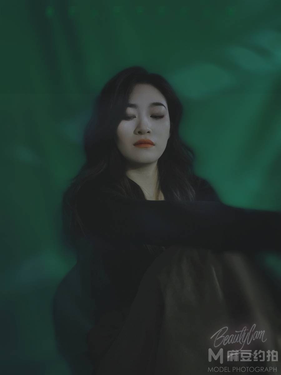 情绪模特