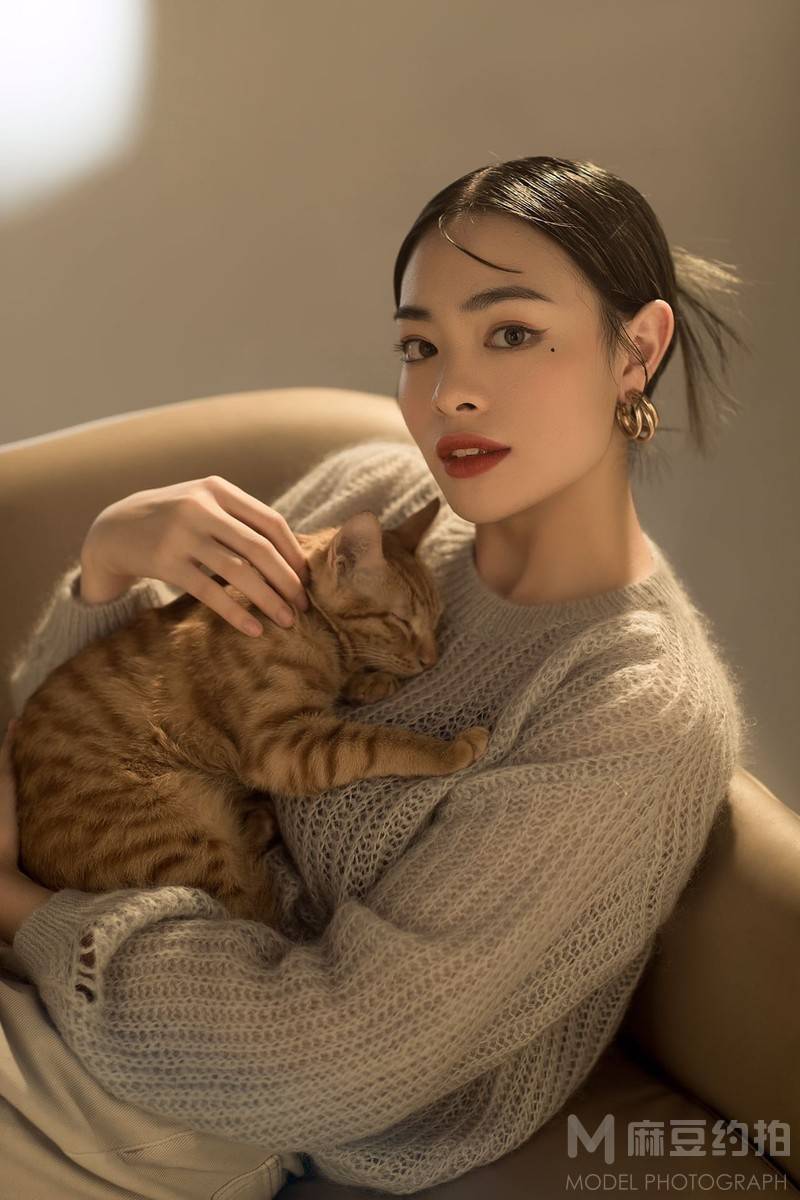 情绪模特