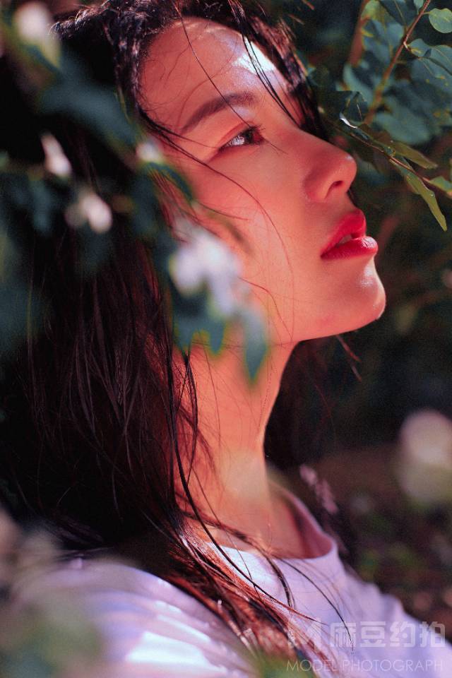 情绪模特