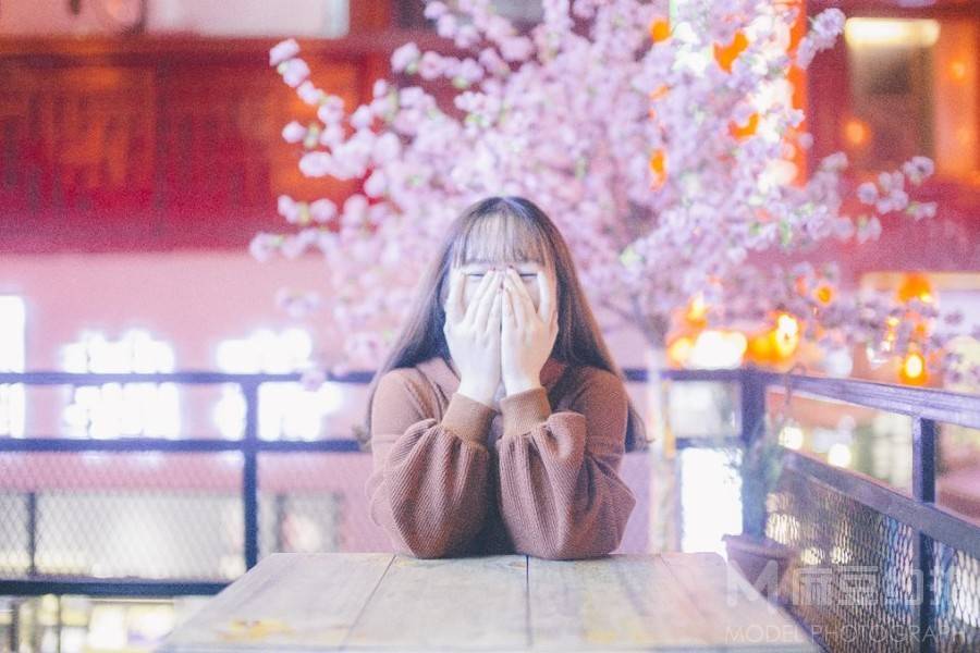 情绪模特