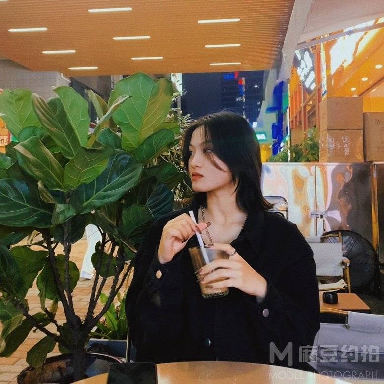 黑白模特