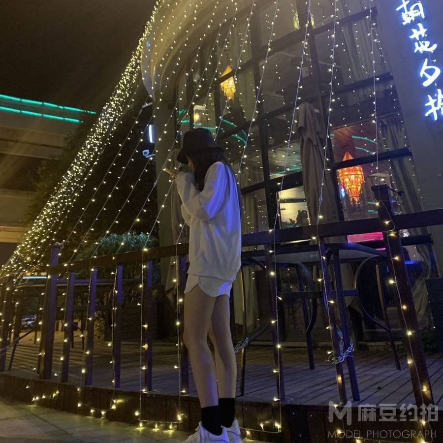 夜景模特